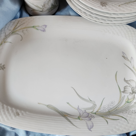 Beautiful China PearlSet Of 5 Cups & Saucers,Salad Plates, sugar bowl & creamer - Picture 6 of 13